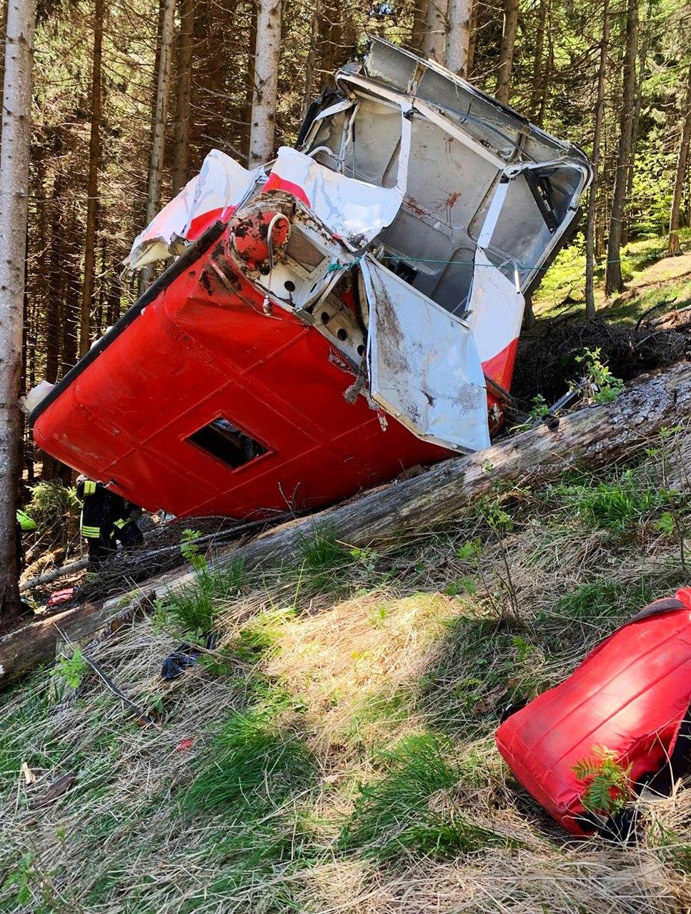 Queda de teleférico deixa 14 mortos na Itália