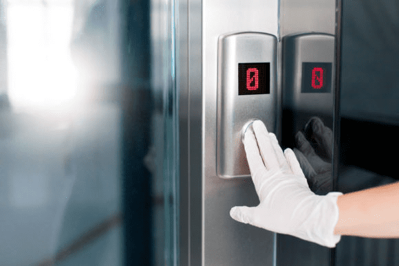 Técnicos de elevador são indiciados por fraude nos EUA