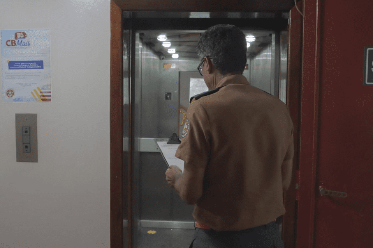 Corpo de Bombeiros de Sergipe alerta sobre segurança no uso de elevadores