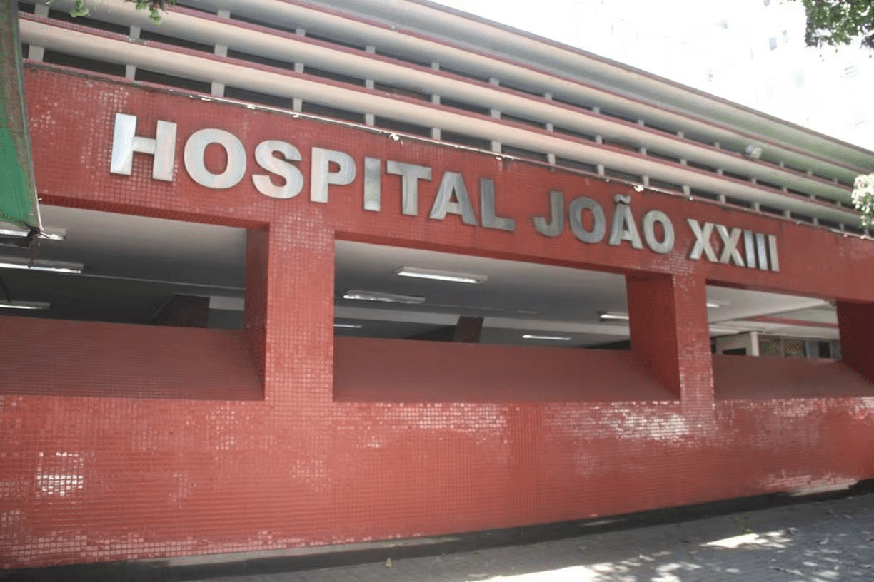 Vazamento hidráulico interdita elevadores em hospital de BH
