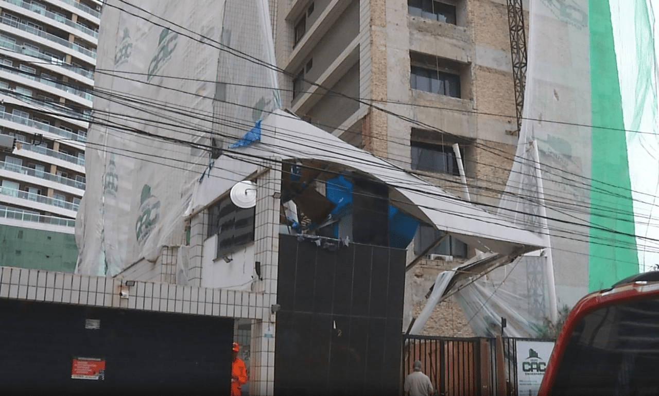 Elevador de obras caí e deixa dois feridos em Fortaleza