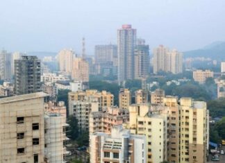 Mumbai's building in close proximity