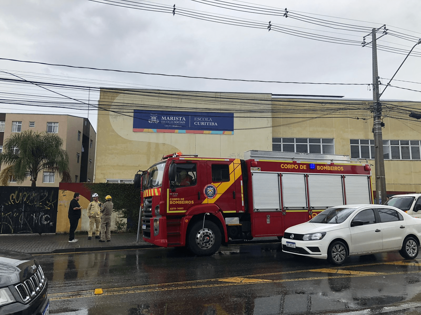 Técnico fica em estado grave após acidente com elevador em Curitiba