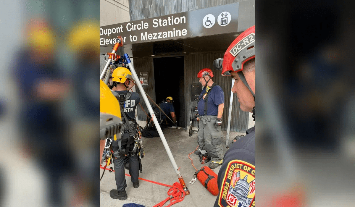 Bombeiros fazem resgate de passageiro em Washington