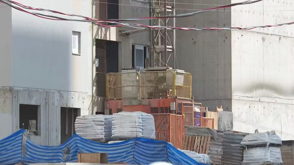 Queda de elevador de carga deixa três operários mortos em SP