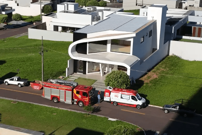 Elevador despenca e deixa trabalhador ferido em condomínio de Umuarama (PR)
