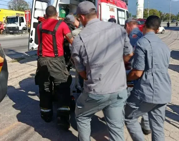 Queda de elevador deixa dois idosos feridos em Caraguatatuba (SP)