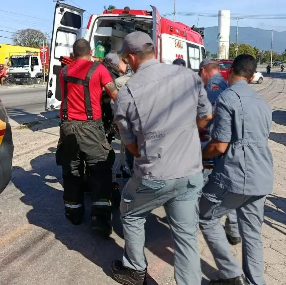 Queda de elevador deixa dois idosos feridos em Caraguatatuba (SP)