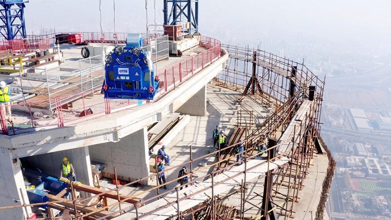 Arranha-céu de quase 600 metros na China terá 251 elevadores e escadas rolantes