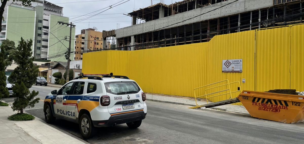 Carpinteiro morre após cair em fosso de elevador de prédio em construção em Ipatinga (MG)