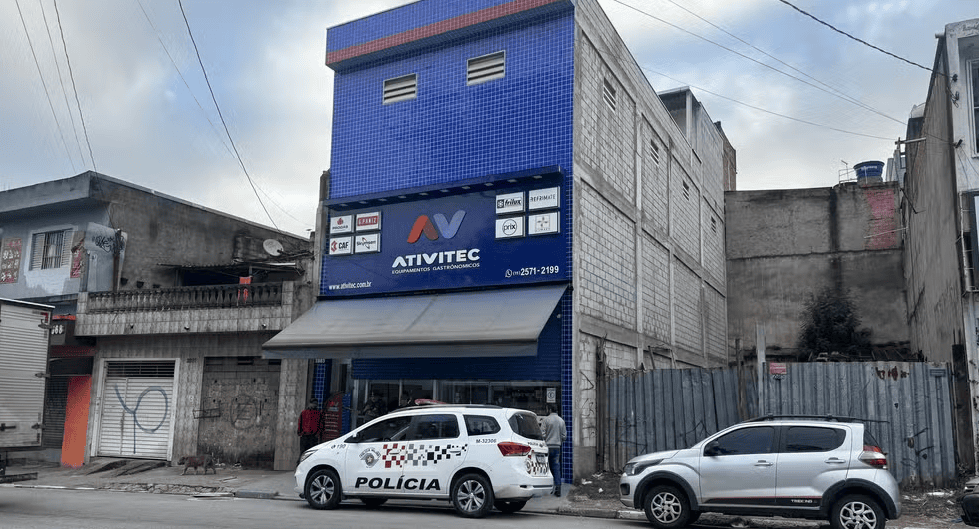 Empresário morre após cair em poço de elevador e ser atingido pelo equipamento na Grande SP
