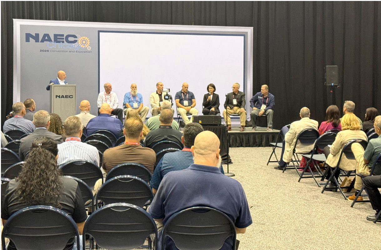 Painel no palco da convenção da NAEC