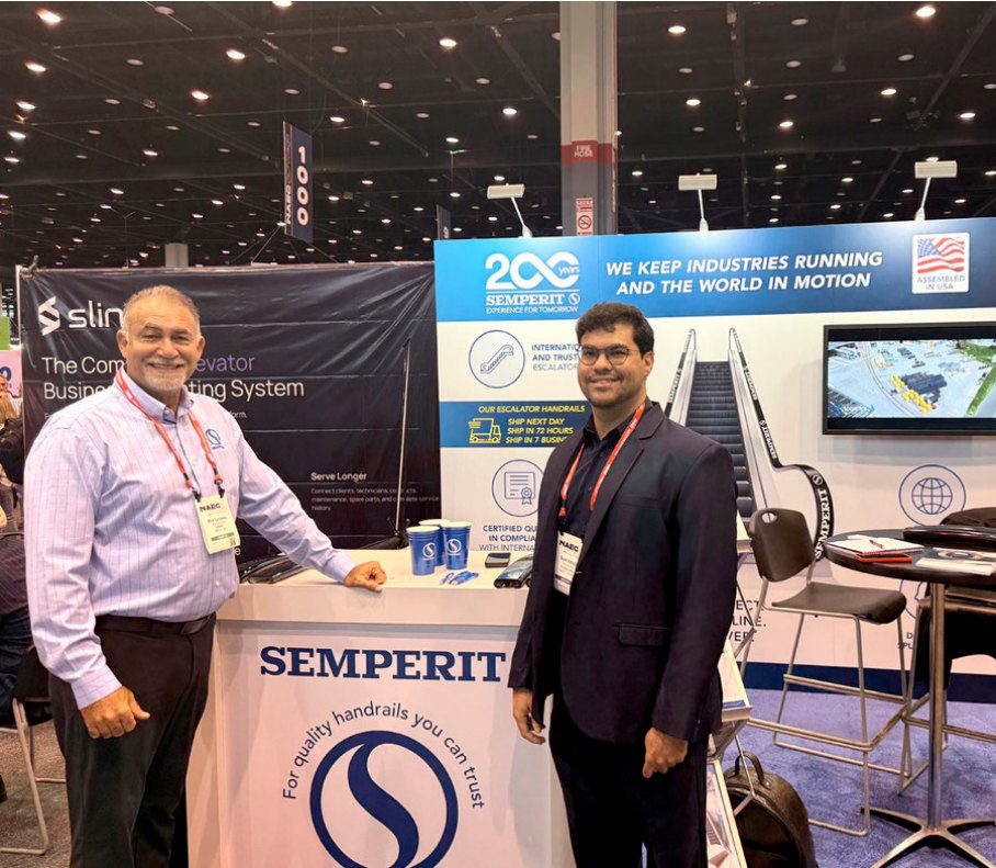 Mick Carmona e Daniel Almeida no estande da Semperit