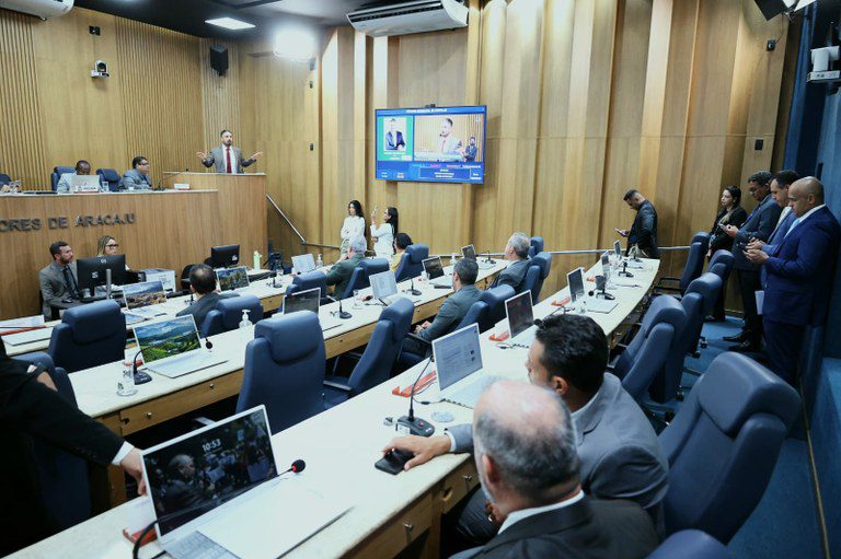 Câmara de Aracaju aprova projeto que proíbe discriminação no acesso aos elevadores